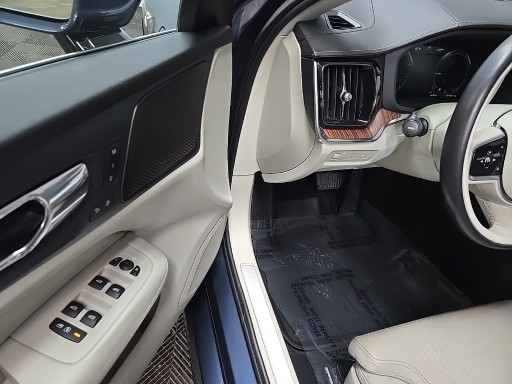 2019 Volvo S60 T8 Inscription photo 27