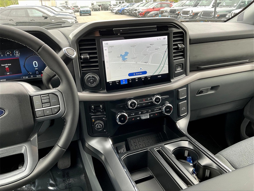 2025 Ford F-150 XLT photo 12