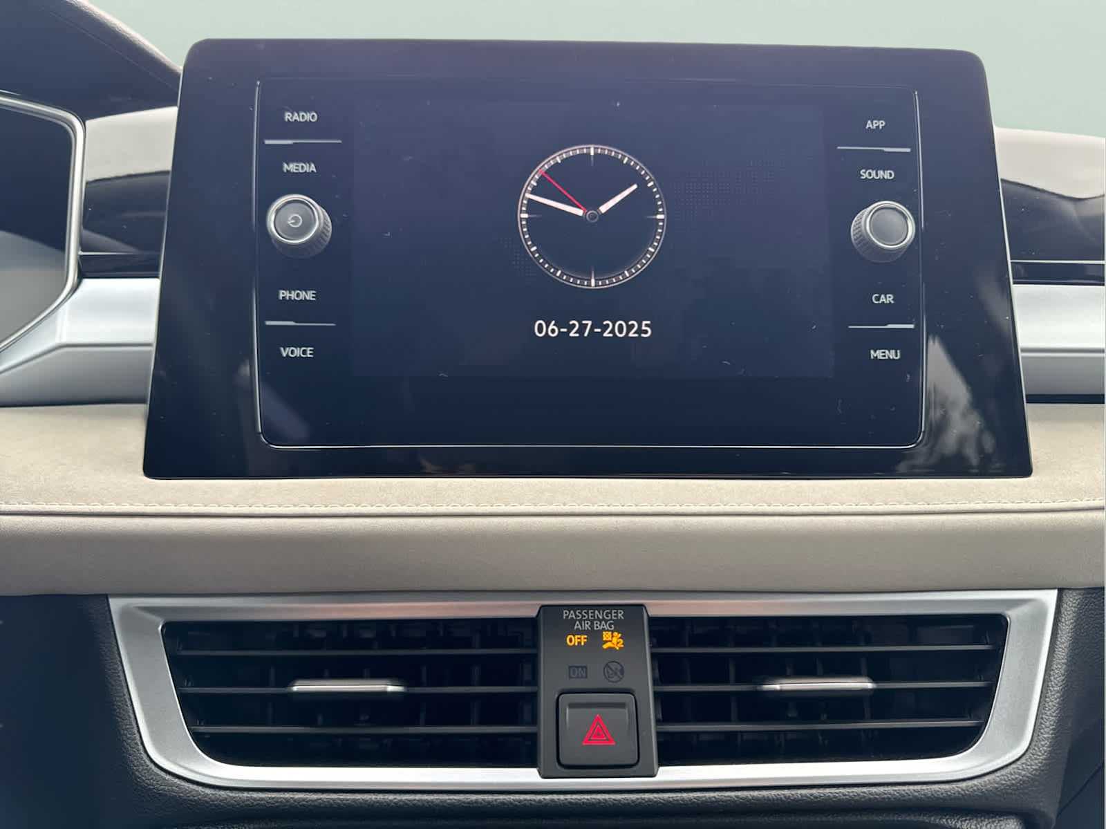 2025 Volkswagen Taos SE photo 18