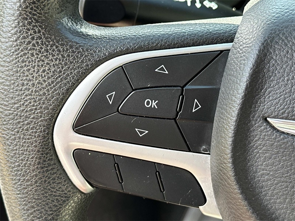2015 Chrysler 200 LX photo 21