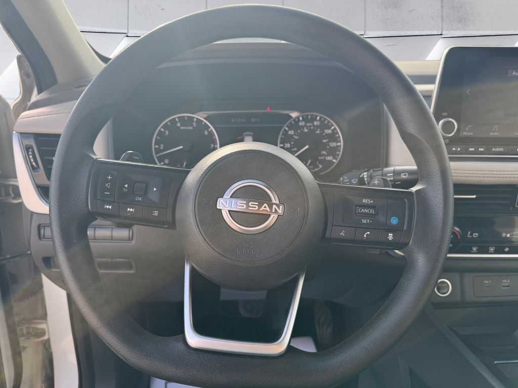 2022 Nissan Rogue SV photo 9