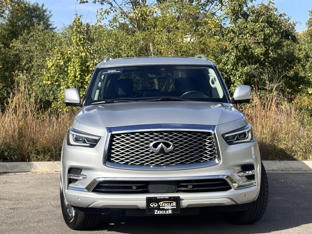2022 Infiniti QX80 Luxe photo 2