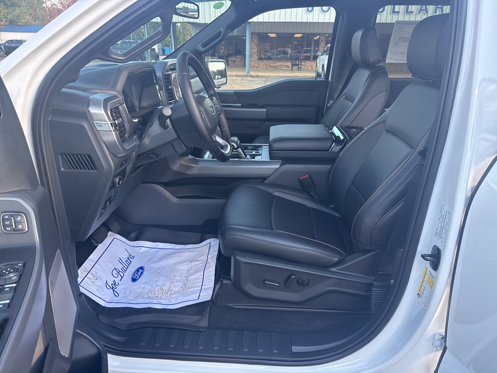 2025 Ford F-150 Lariat photo 4