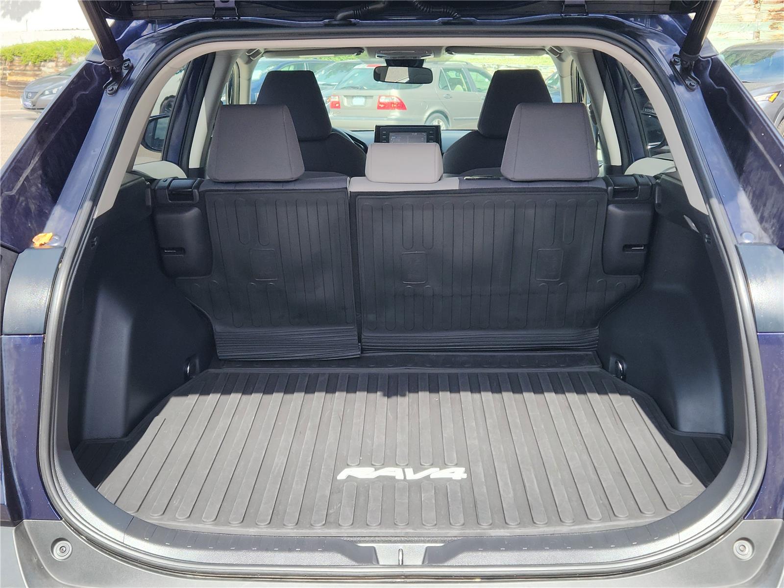2021 Toyota RAV4 Hybrid XLE photo 13