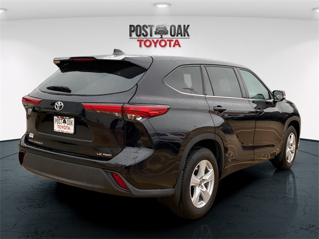 2022 Toyota Highlander LE photo 5