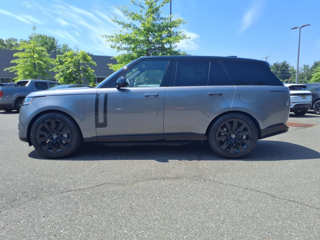 2025 Land Rover Range Rover SE photo 21