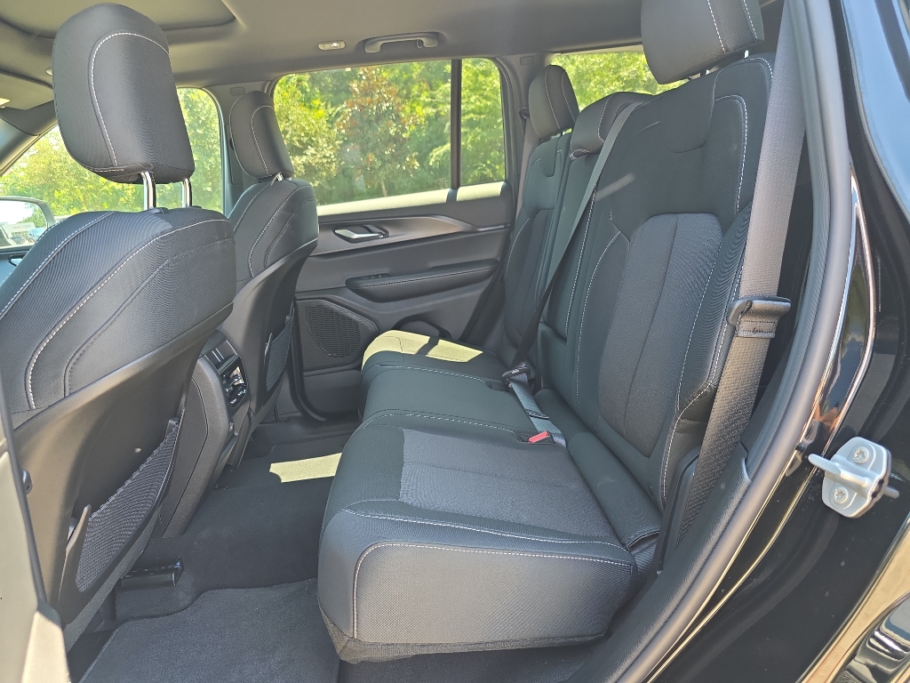 2025 Jeep Grand Cherokee Laredo X photo 23