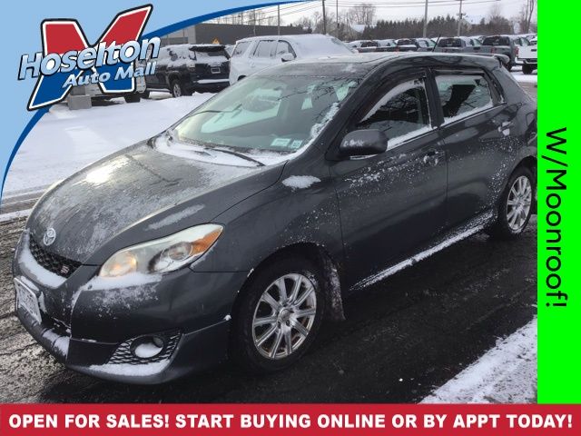 2010 Toyota Matrix S's photo