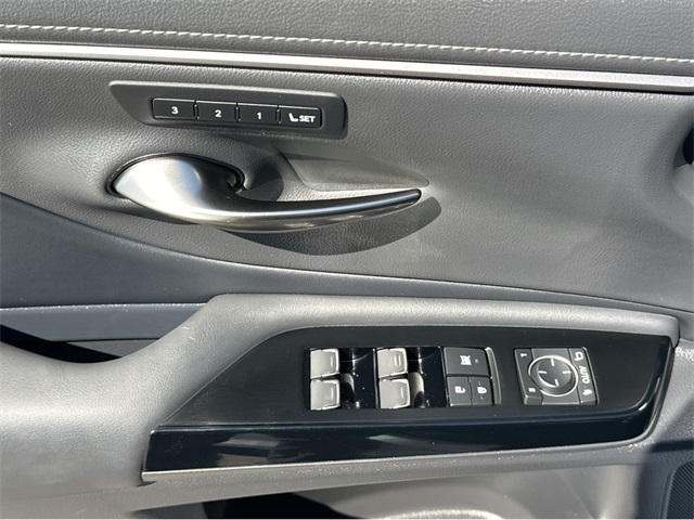 2025 Lexus ES 300h Premium photo 24