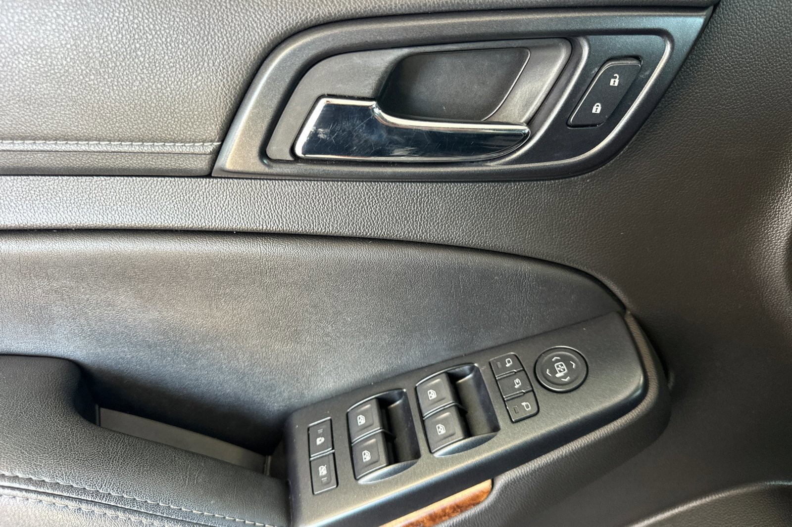 2015 Chevrolet Tahoe LTZ photo 9