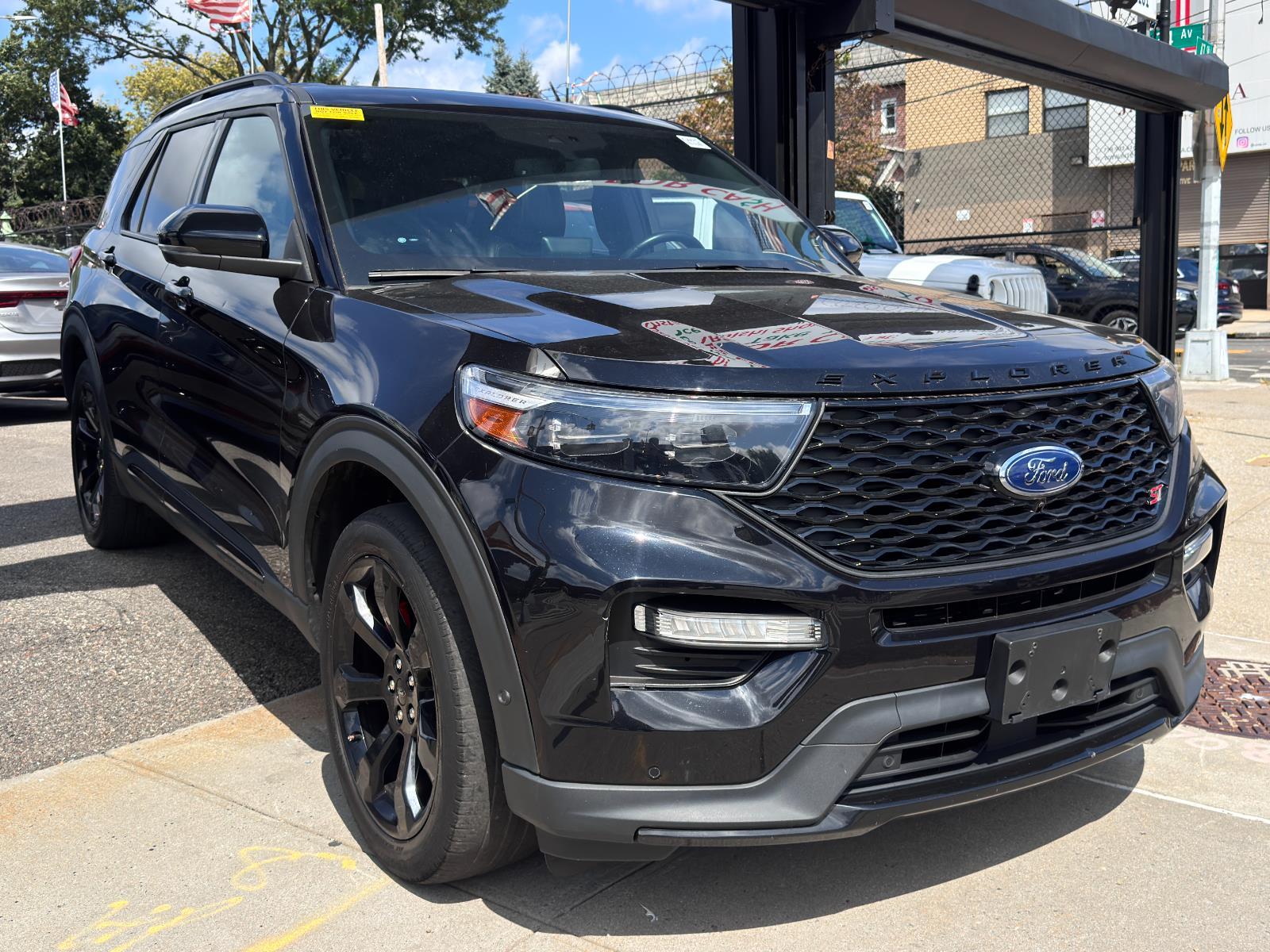 2022 Ford Explorer ST photo 2