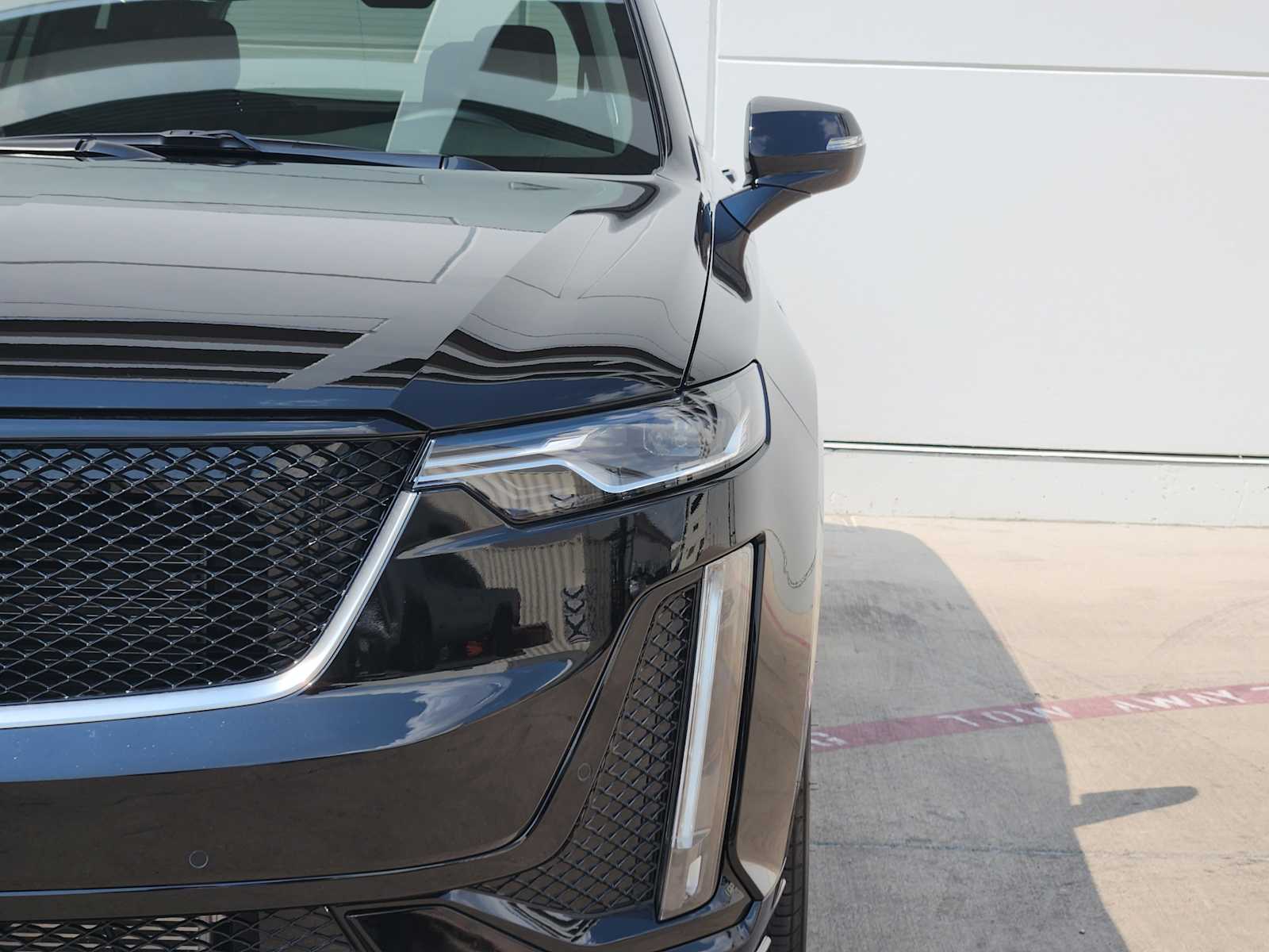 2025 Cadillac XT4 Sport photo 4