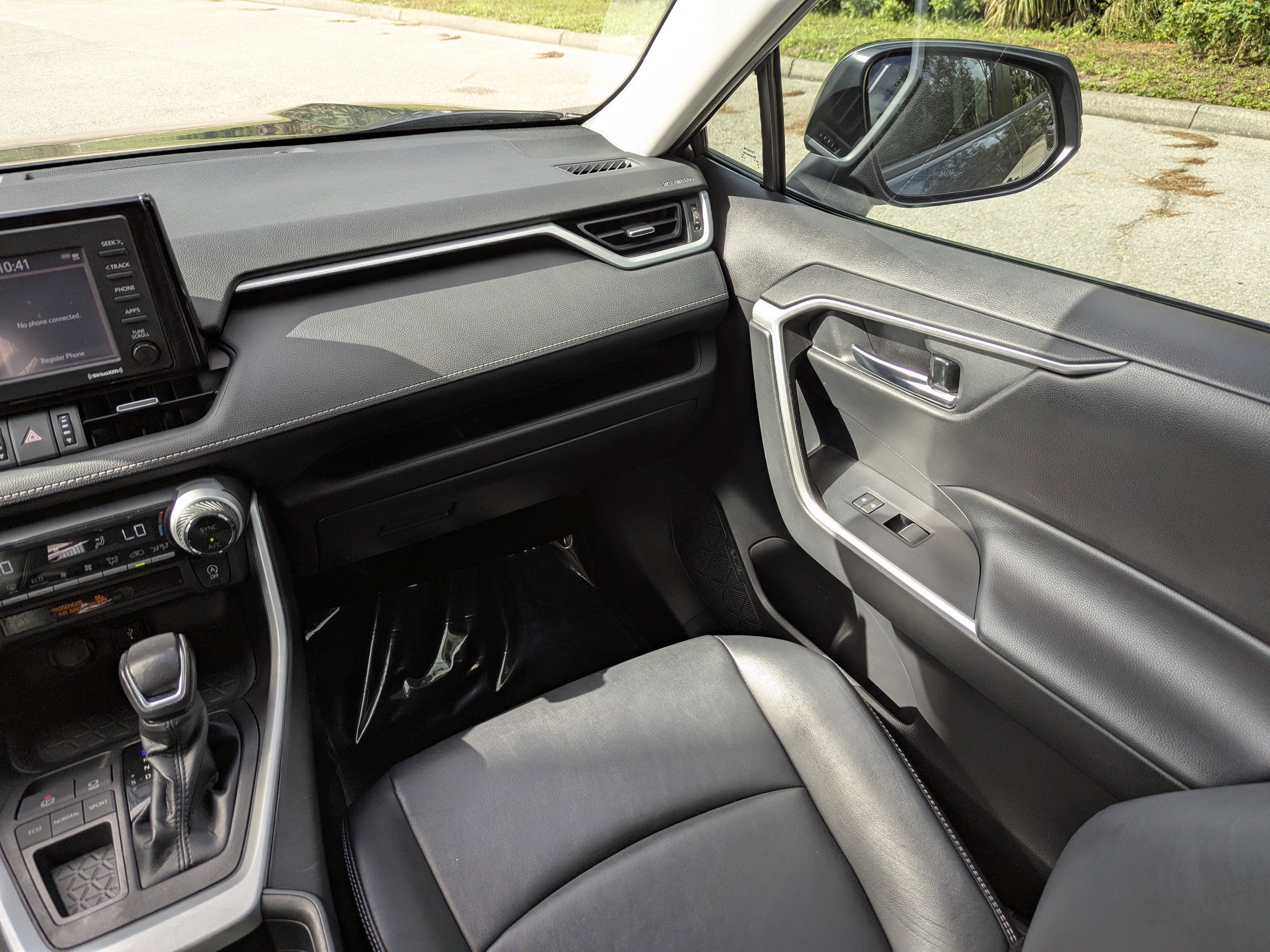 2021 Toyota RAV4 XLE Premium photo 11
