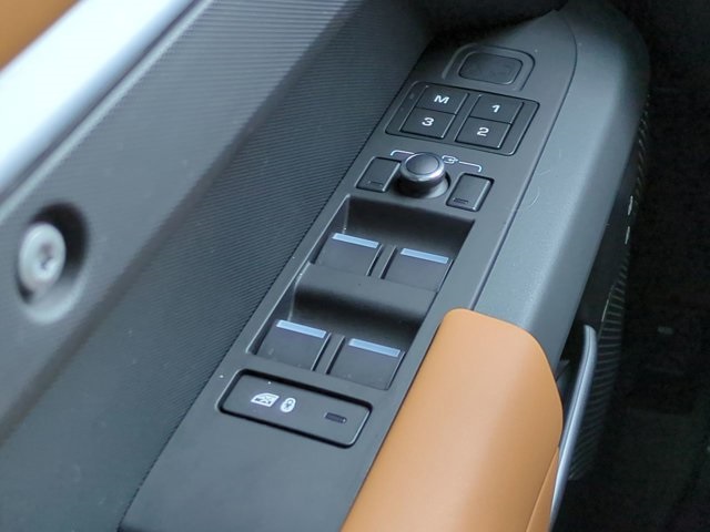 2023 Land Rover Defender 110 photo 20