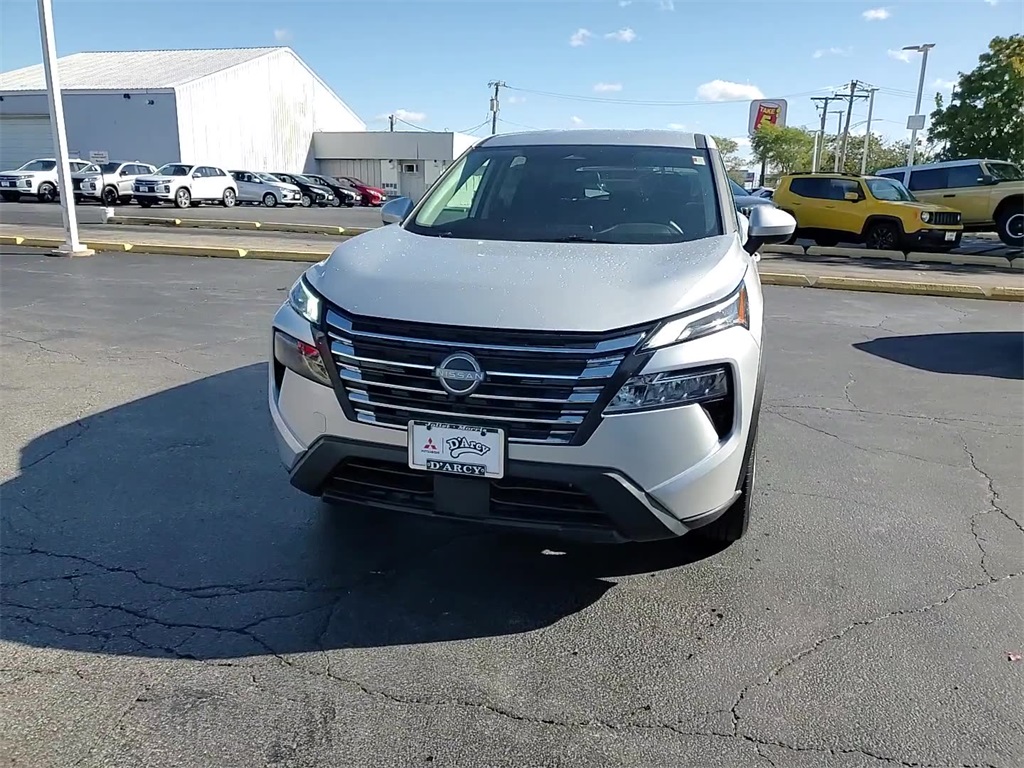 2025 Nissan Rogue SV photo 2