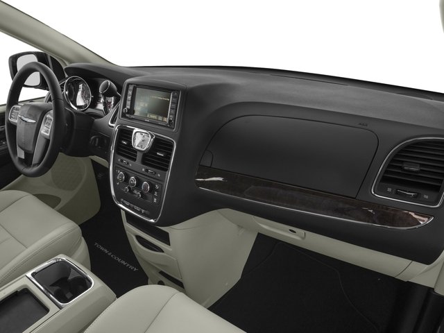 2016 Chrysler Town & Country Touring photo 19