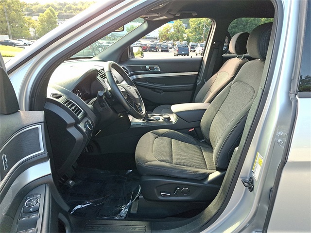 2017 Ford Explorer XLT photo 16