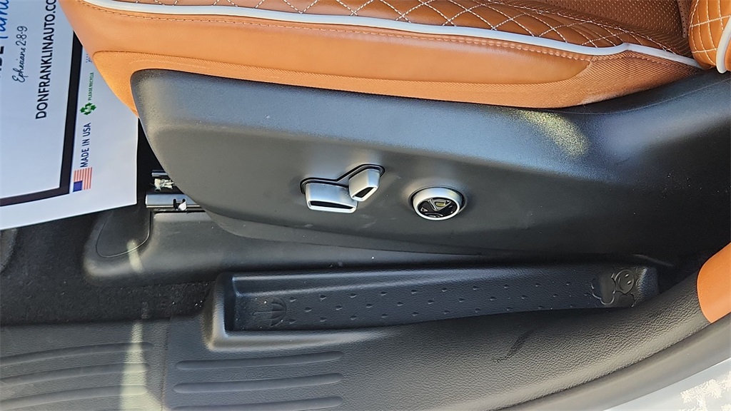 2024 Chrysler Pacifica Pinnacle photo 16
