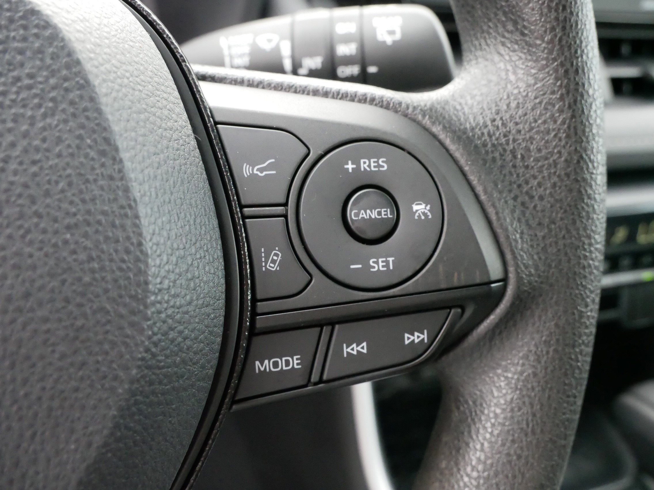 2021 Toyota RAV4 Hybrid XLE photo 22