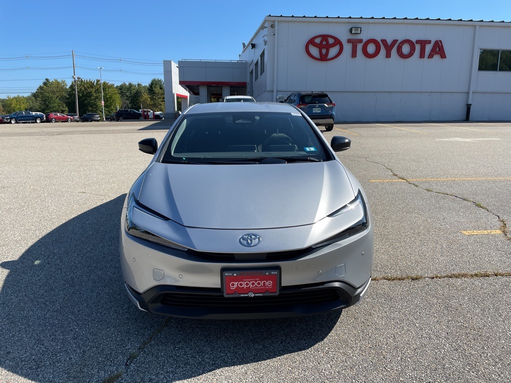 2025 Toyota Prius LE photo 2