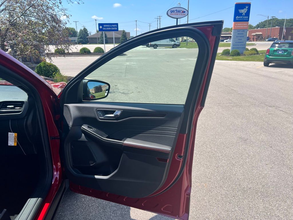 2025 Ford Escape ST-Line photo 30