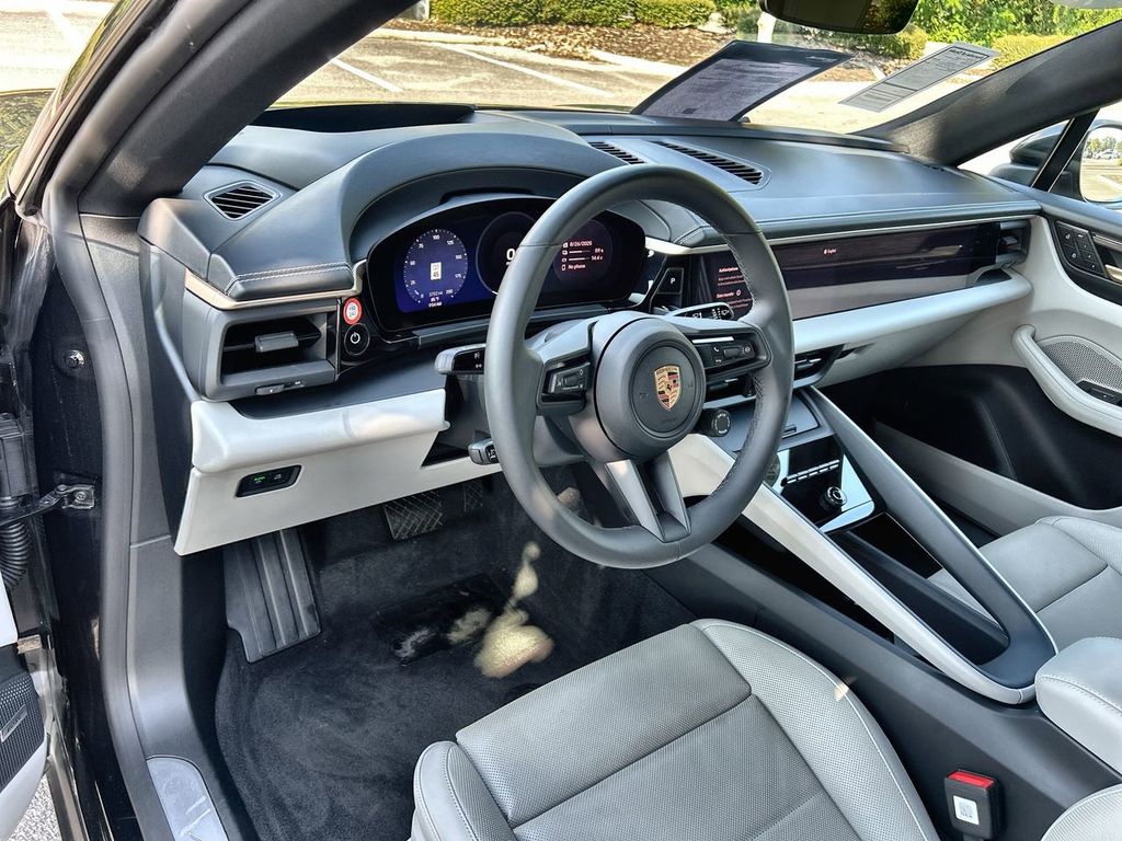 2024 Porsche Macan Electric 4 photo 12