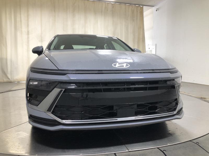 2025 Hyundai Sonata Hybrid SEL photo 2