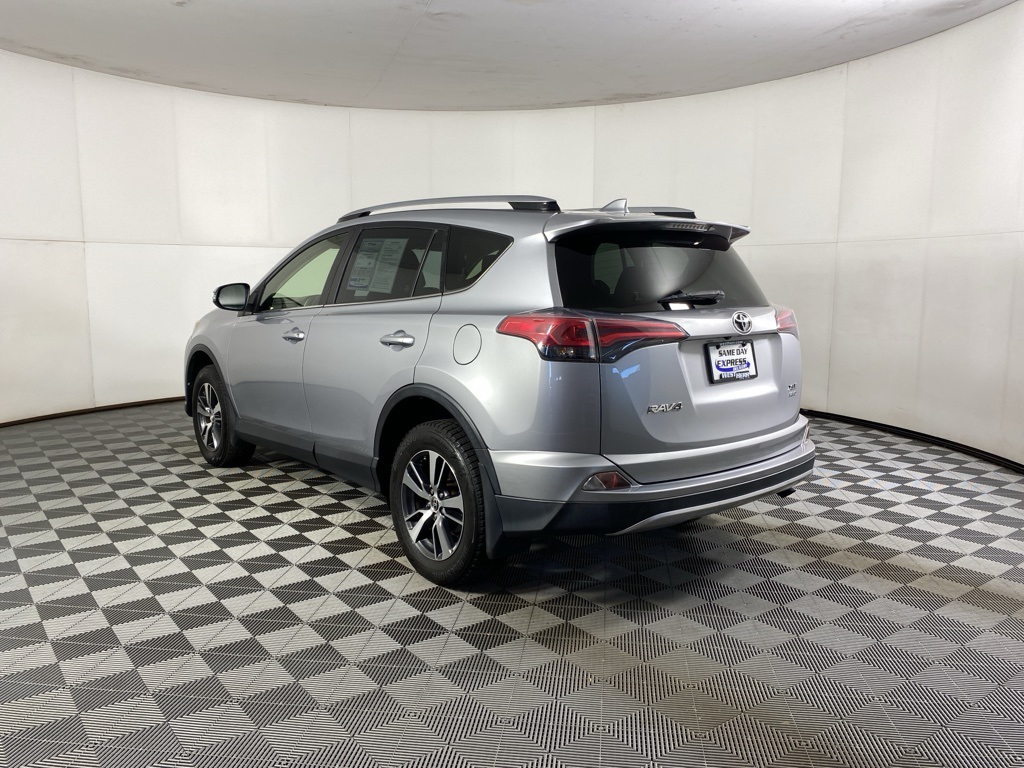 2018 Toyota RAV4 XLE photo 8