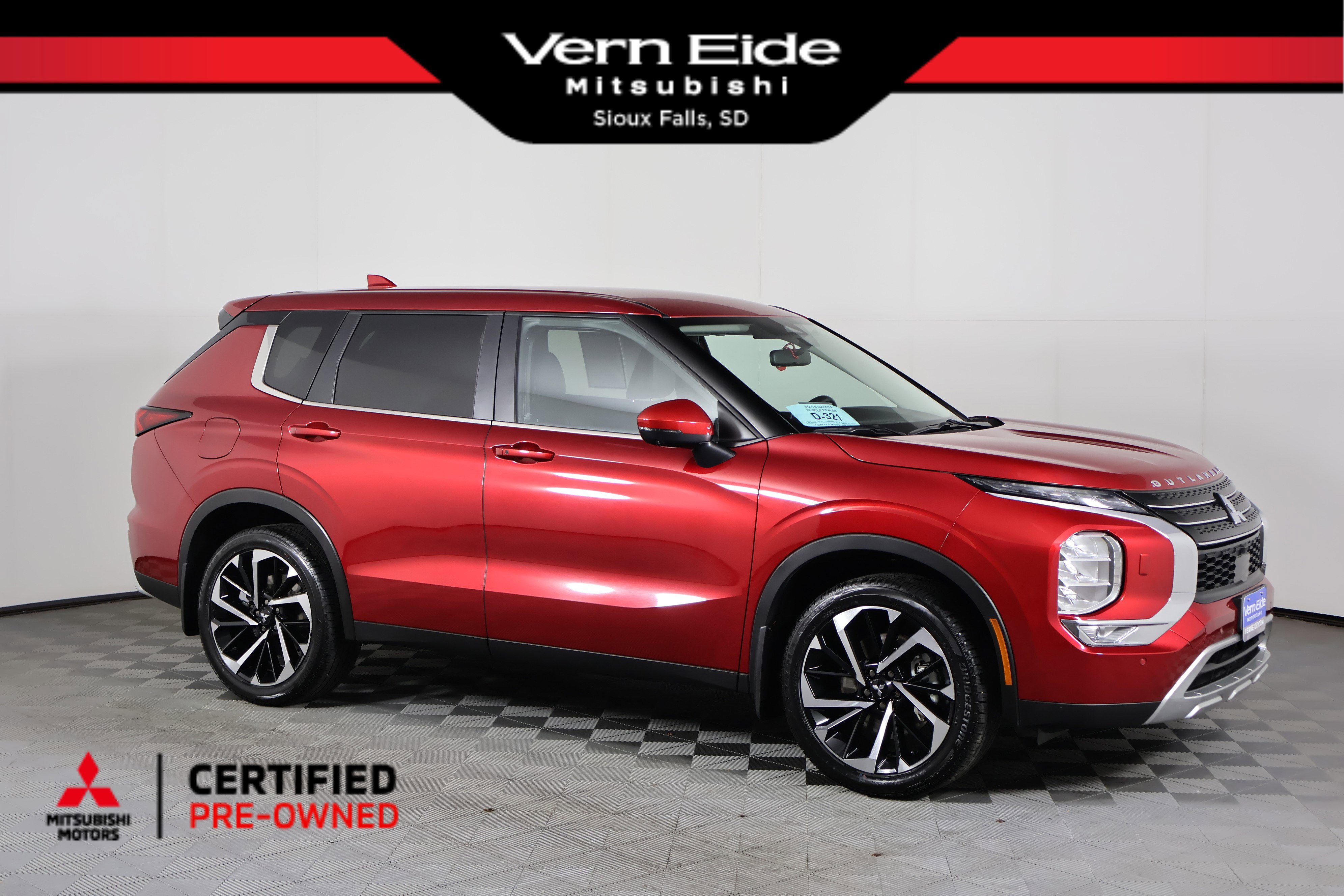 2024 Mitsubishi Outlander SE's photo