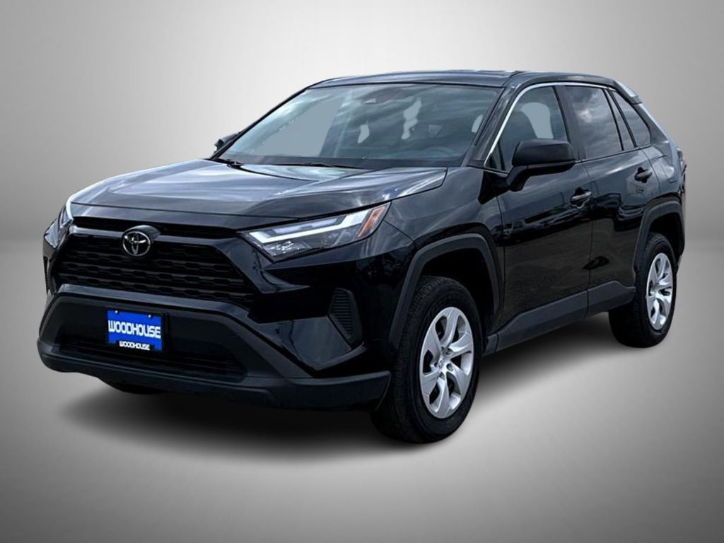 2024 Toyota RAV4 LE's photo