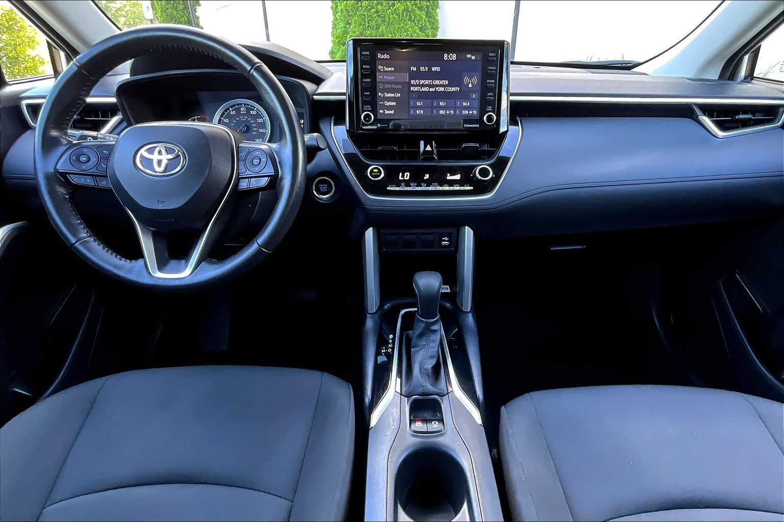 2022 Toyota Corolla Cross LE photo 14
