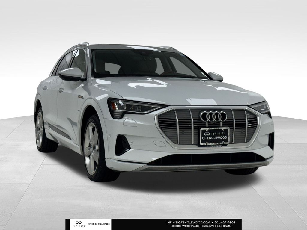 2019 Audi e-tron Premium Plus's photo