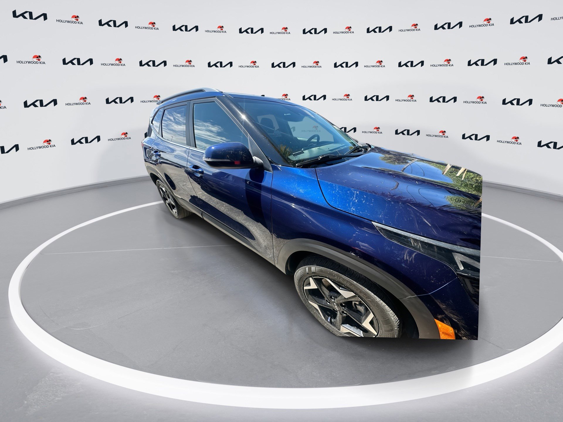 2024 Kia Seltos EX photo 2