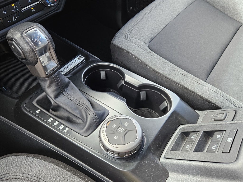 2025 Ford Bronco Base photo 20