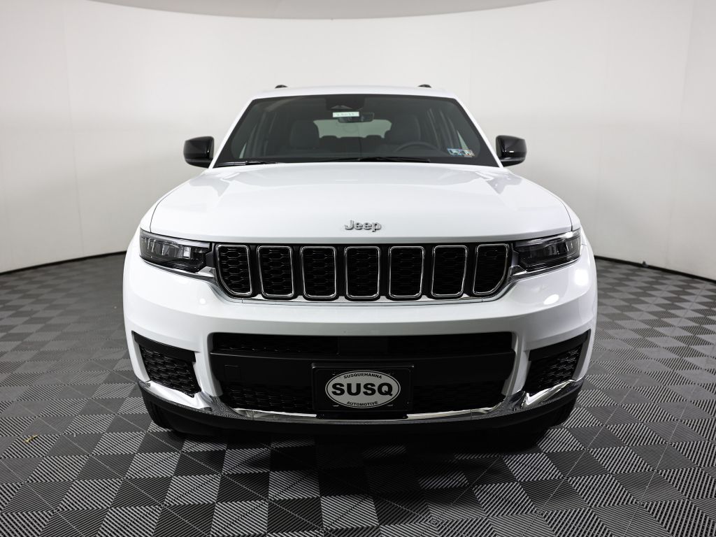2025 Jeep Grand Cherokee Laredo X photo 2