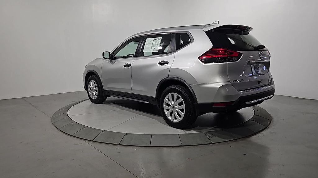 2017 Nissan Rogue S photo 2