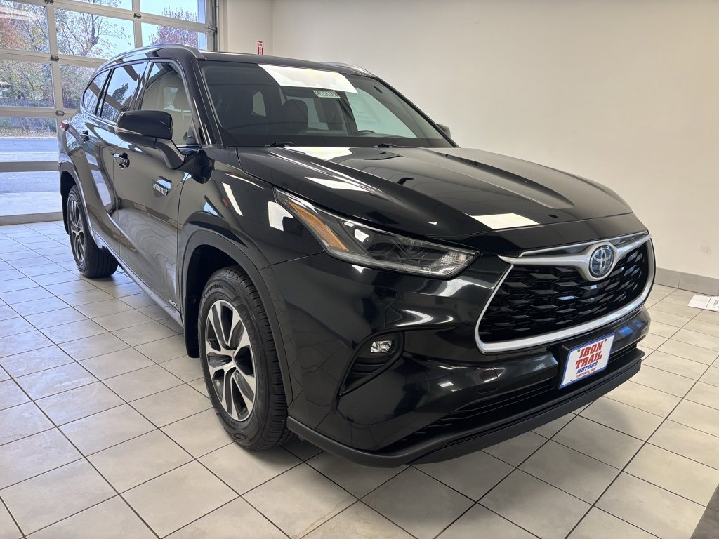 2021 Toyota Highlander Hybrid XLE photo 2
