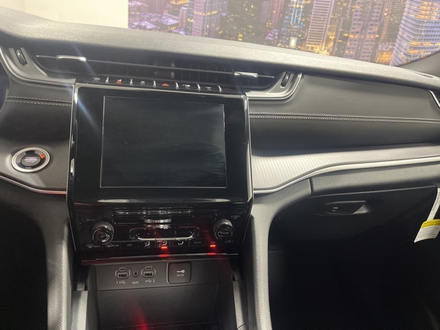 2025 Jeep Grand Cherokee Laredo photo 12