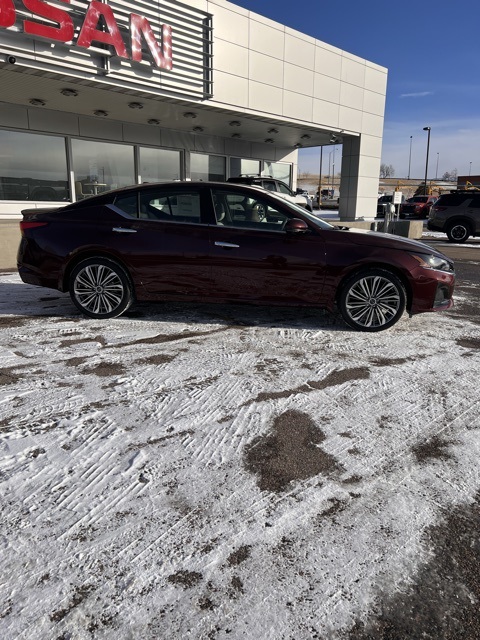 2025 Nissan Altima SL photo 4