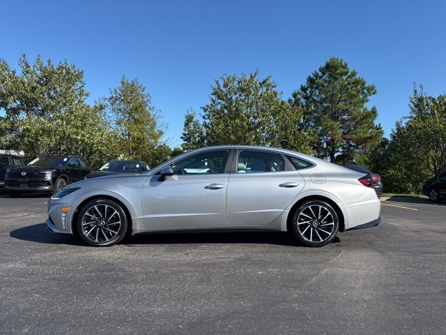 2021 Hyundai Sonata Limited photo 2
