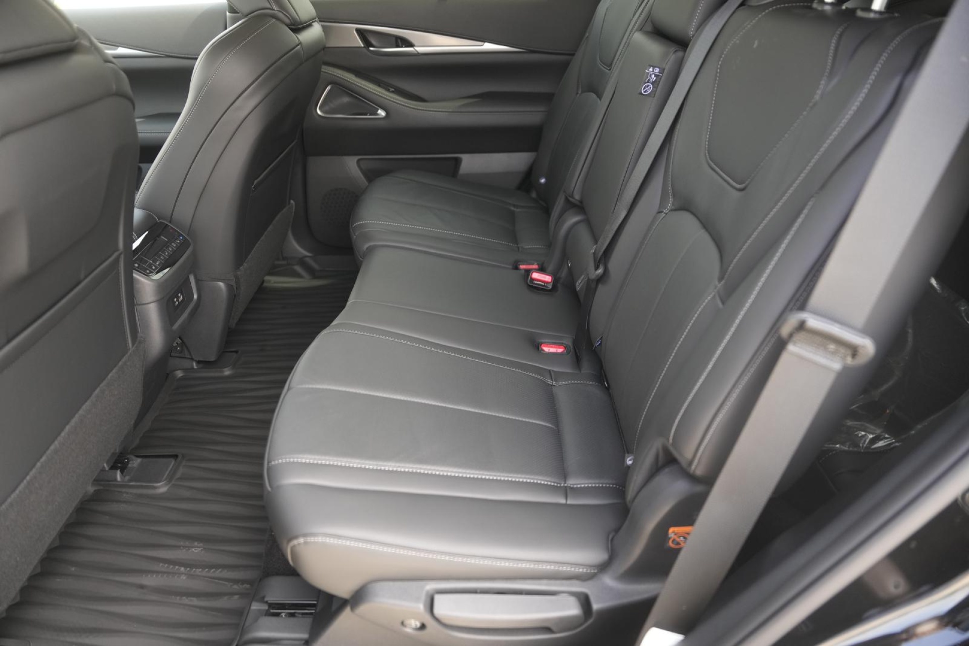 2025 Infiniti QX60 Luxe AWD photo 16