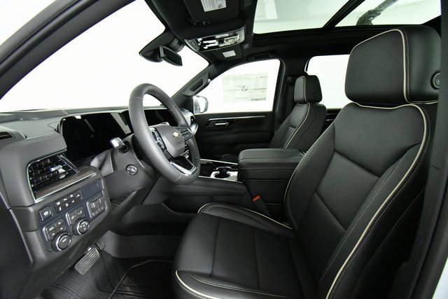 2026 Chevrolet Suburban Premier photo 4