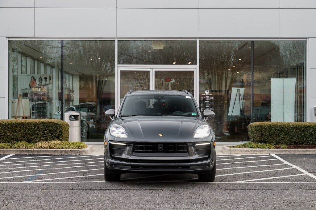 2025 Porsche Macan T photo 7