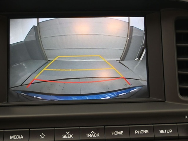 2020 Hyundai Elantra SEL photo 3