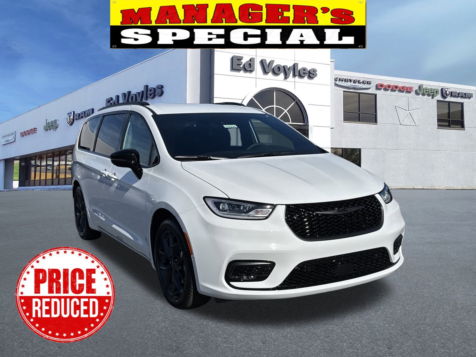 2026 Chrysler Pacifica Select's photo
