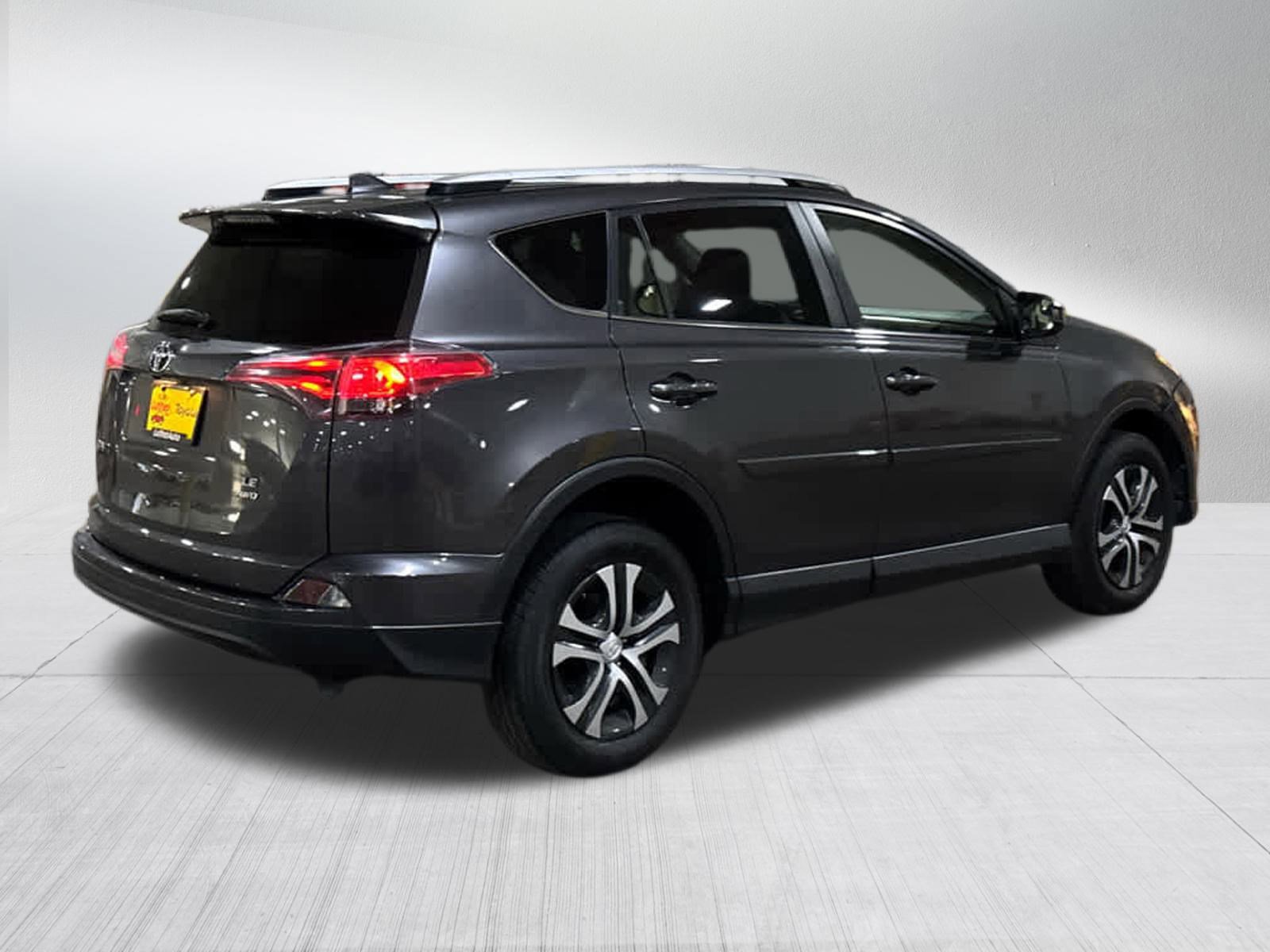 2016 Toyota RAV4 LE photo 4
