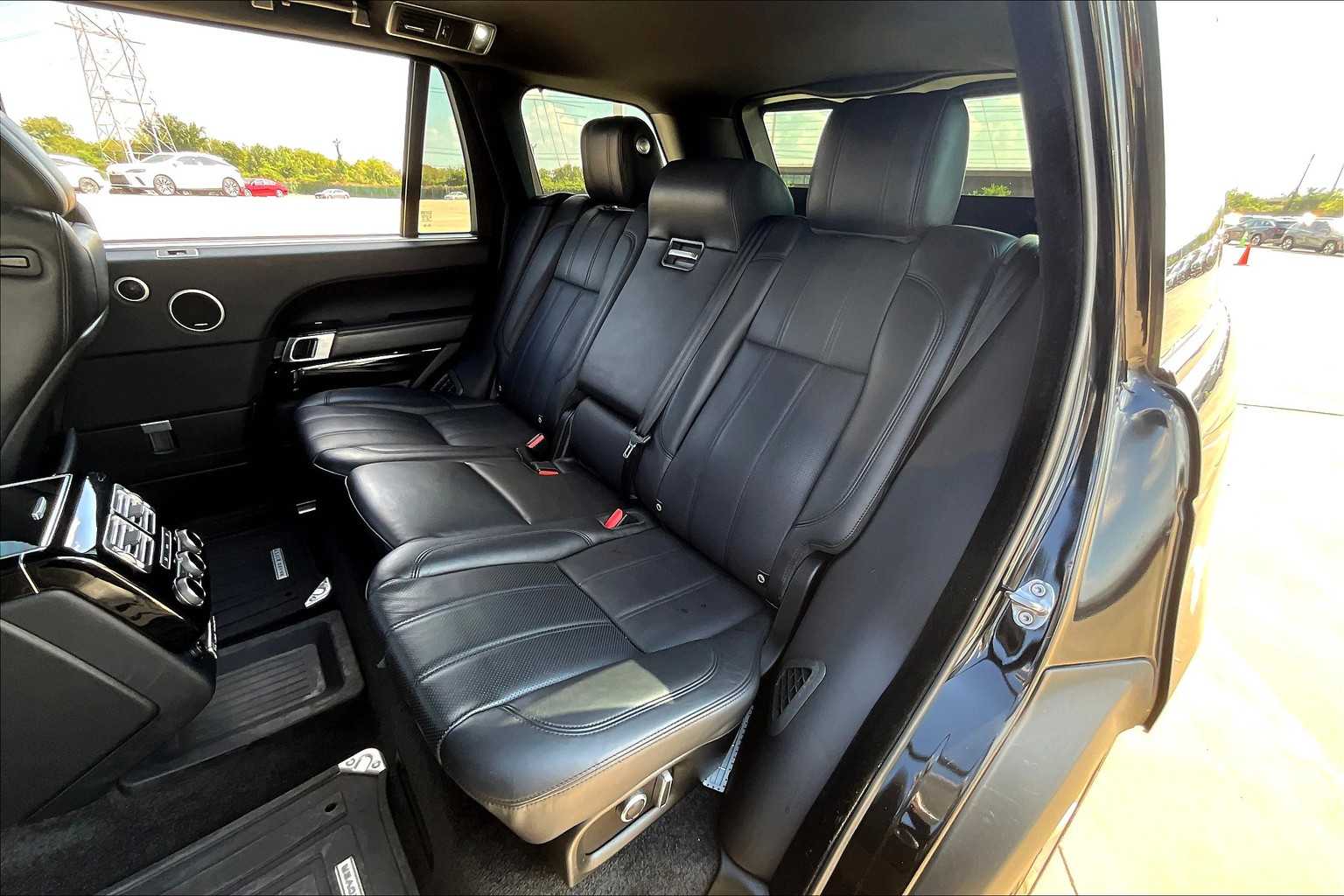 2016 Land Rover Range Rover SuperCharged photo 18