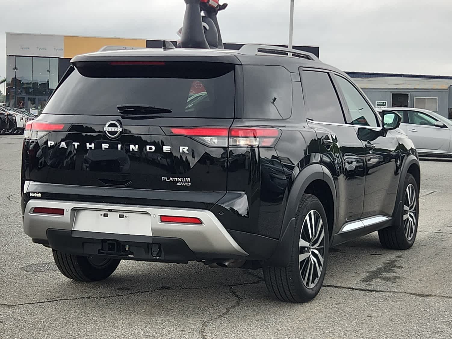 2025 Nissan Pathfinder Platinum photo 3