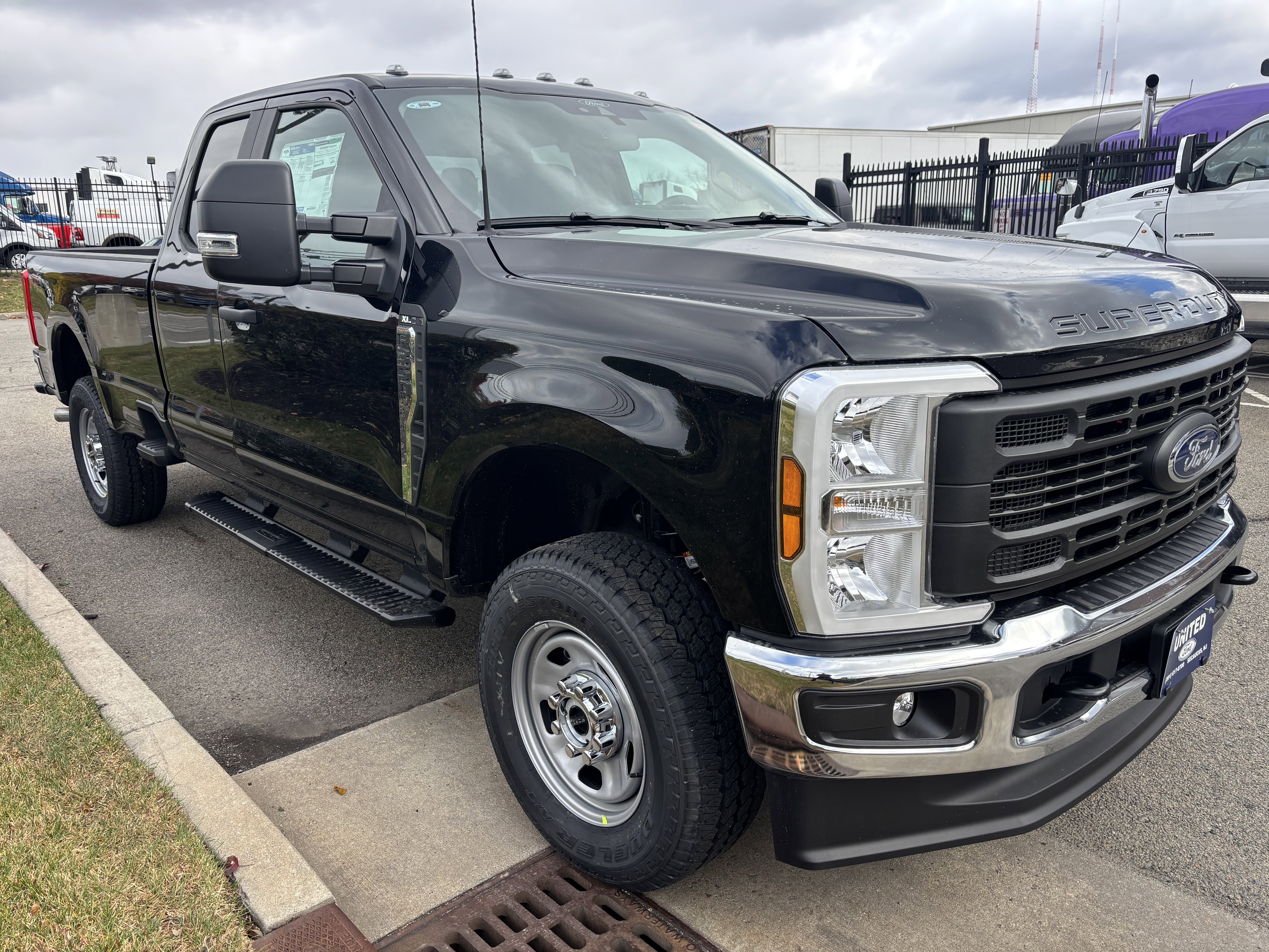 2026 Ford F-350 Super Duty XL's photo