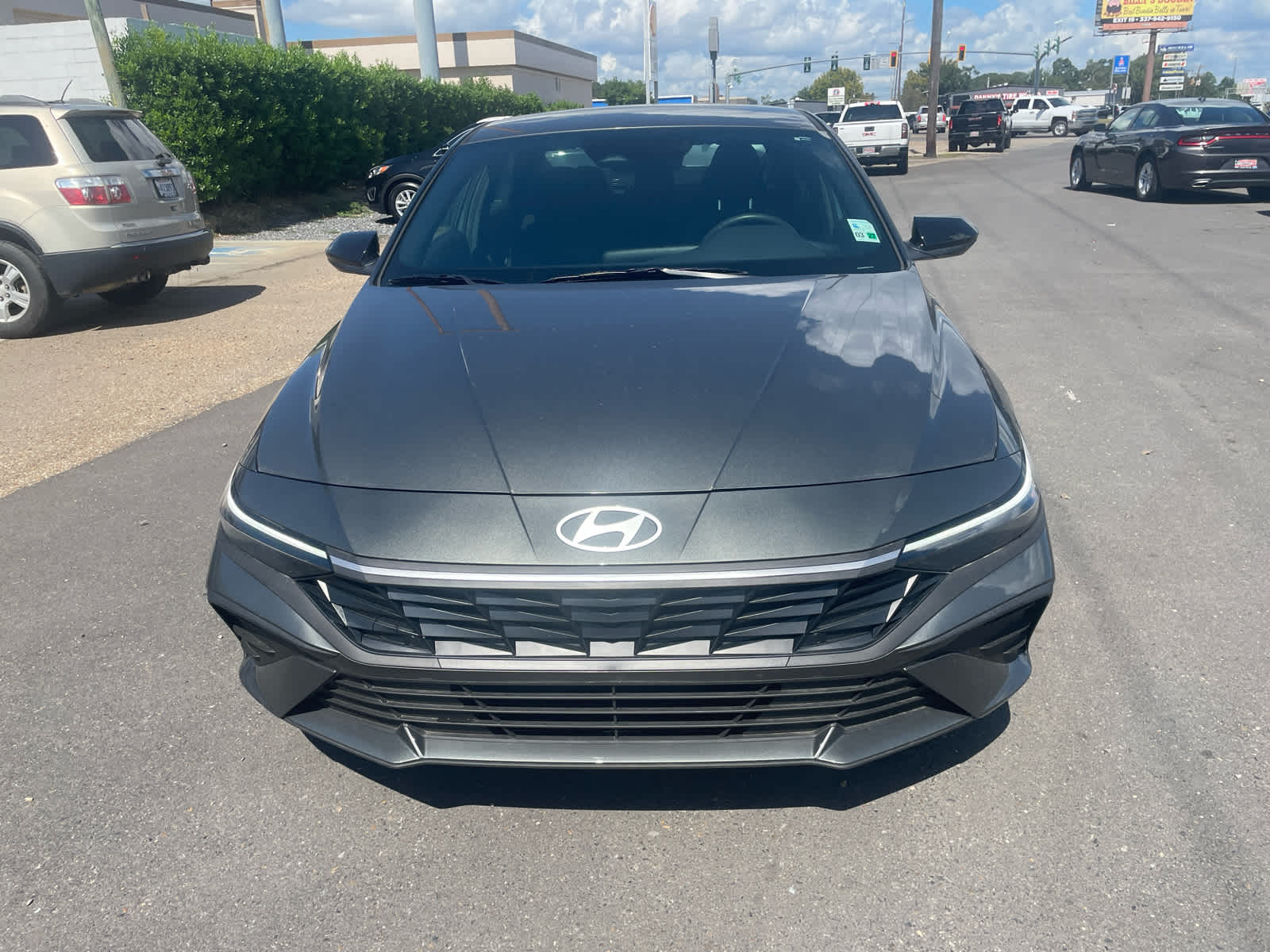 2025 Hyundai Elantra SEL Sport photo 3
